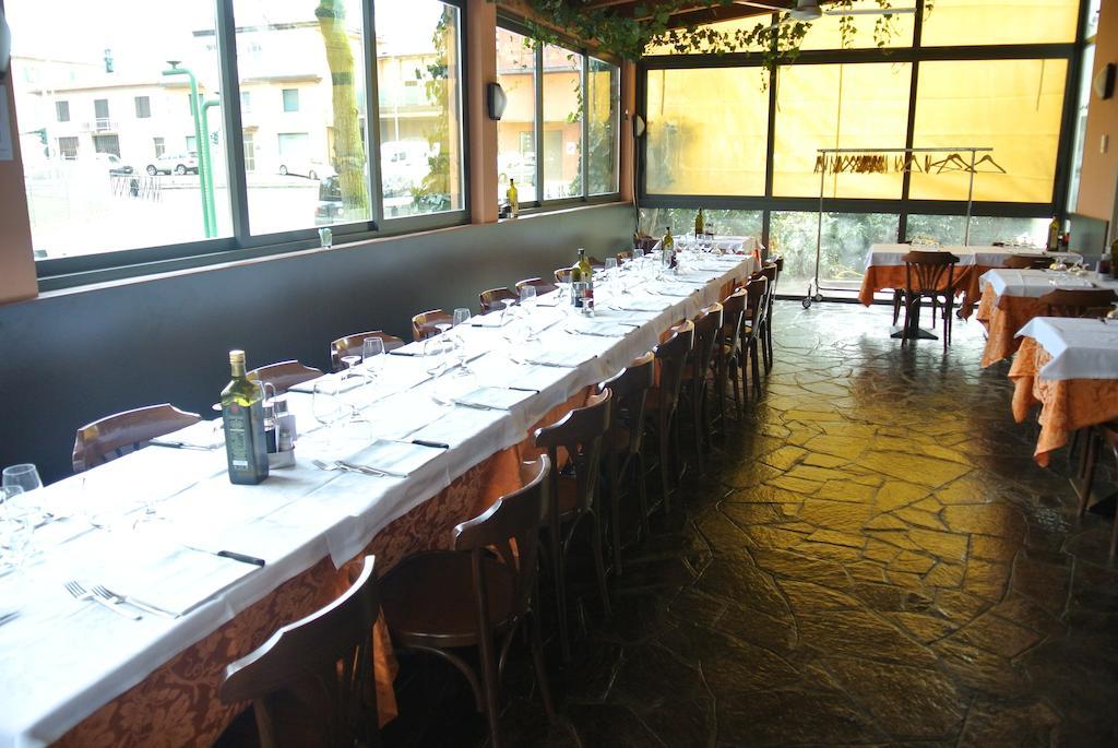 Arlecchino Hotel คาสเทลซานเปียโตรแตร์เม ภายนอก รูปภาพ