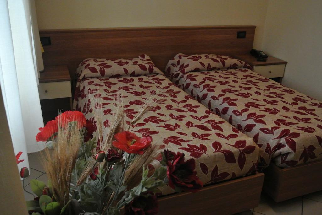 Arlecchino Hotel คาสเทลซานเปียโตรแตร์เม ภายนอก รูปภาพ