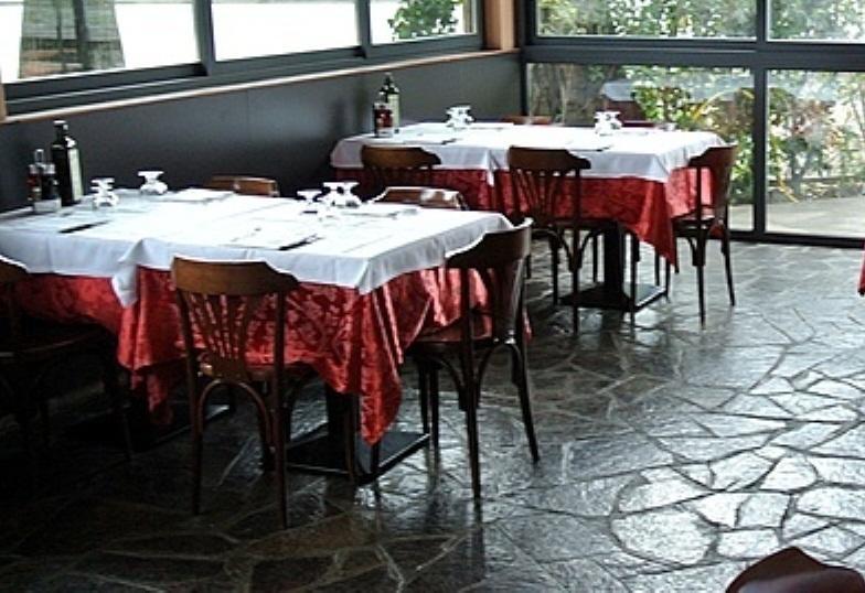 Arlecchino Hotel คาสเทลซานเปียโตรแตร์เม ภายนอก รูปภาพ
